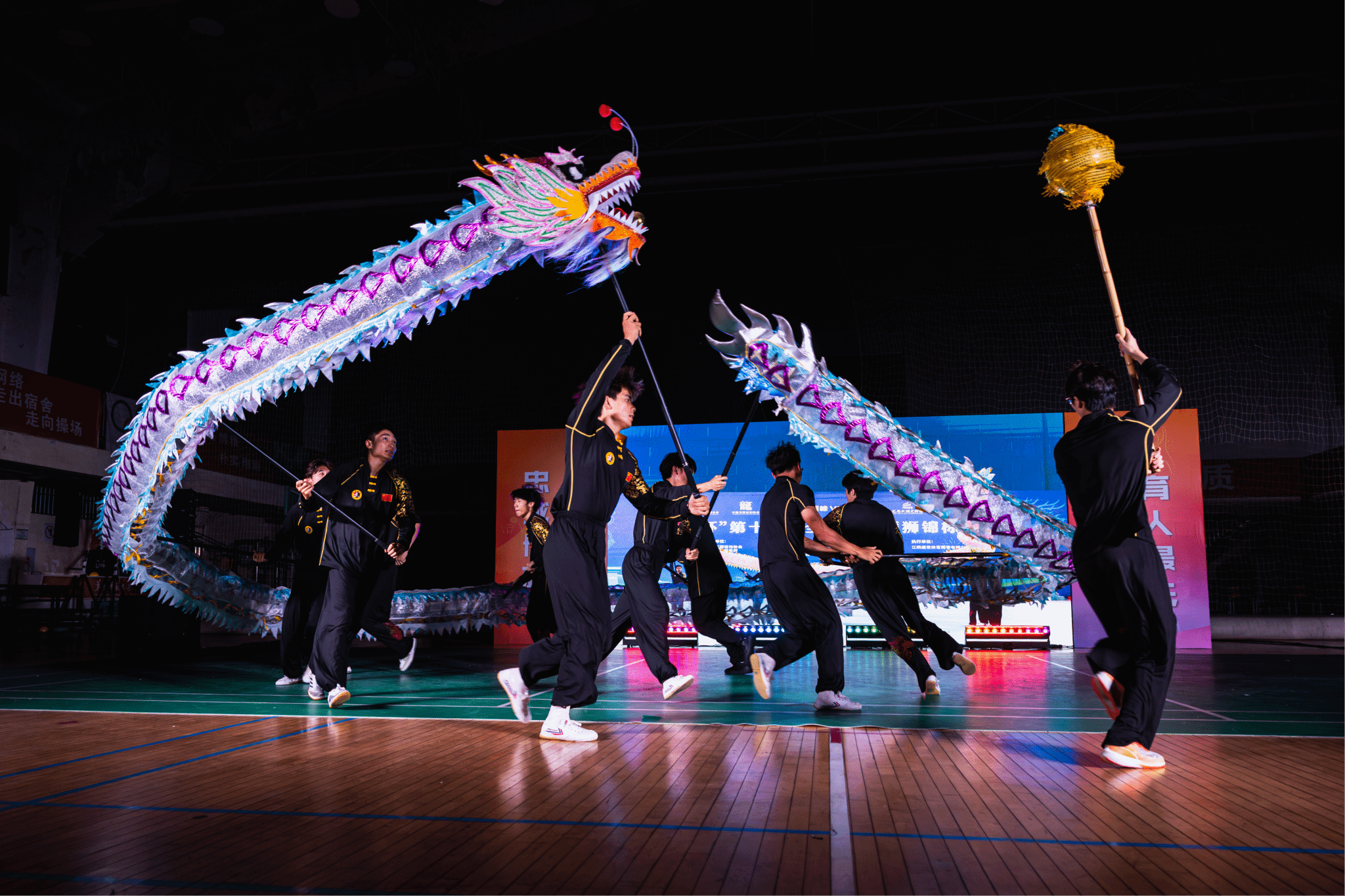 威廉希尔williamhill2025年毕业晚会暨颁奖仪式举办